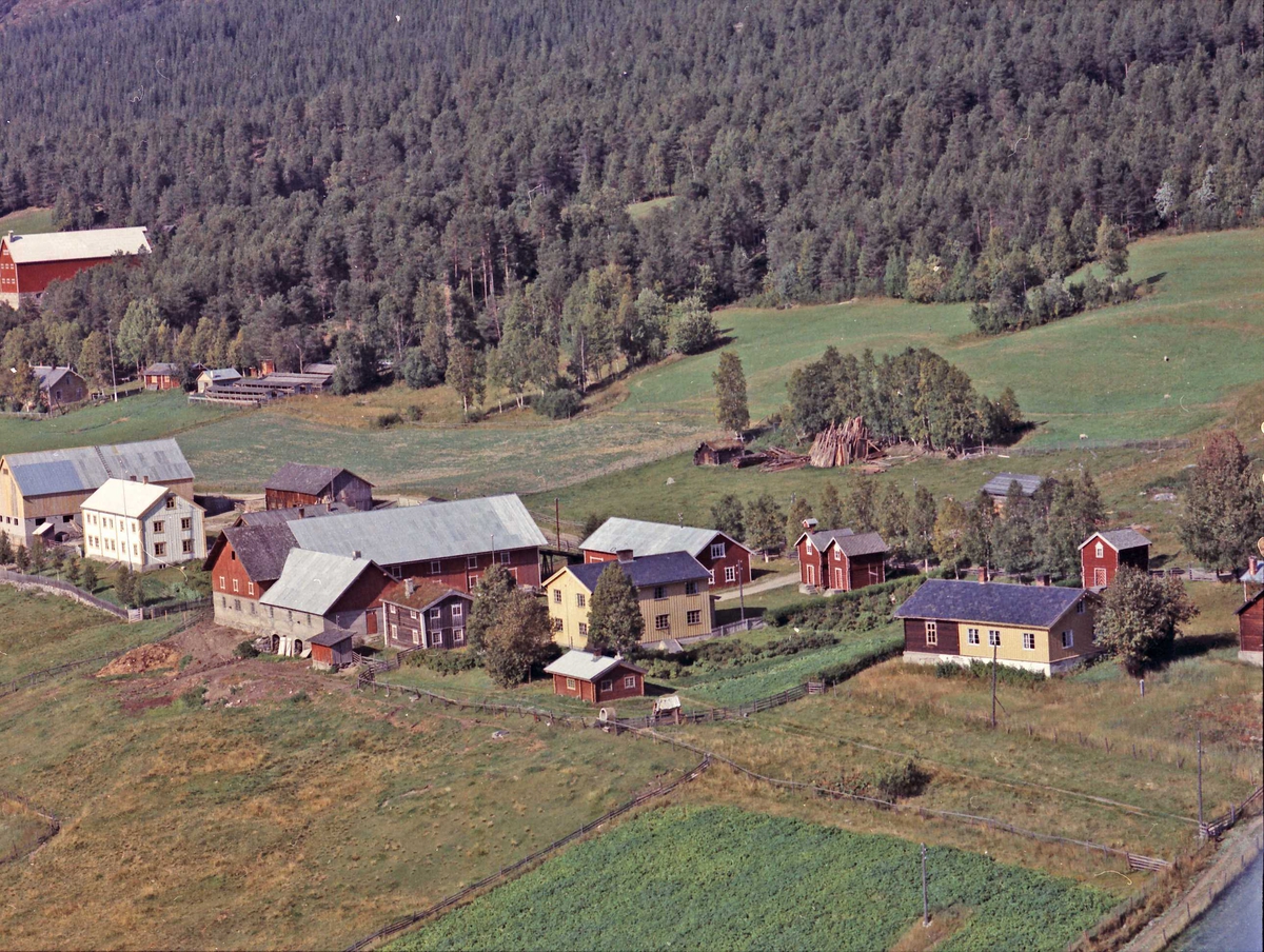 Widerøes Flyveselskap A/S, Gårdsbruk (Jordet) Kveberg.