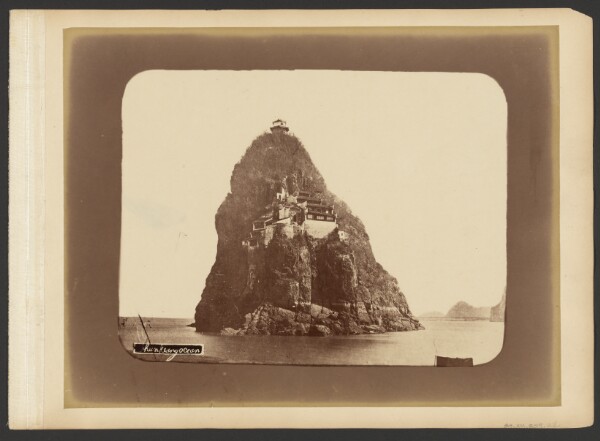 John Thomson, [Little Orphan Island and Monastery, Yangtze River]