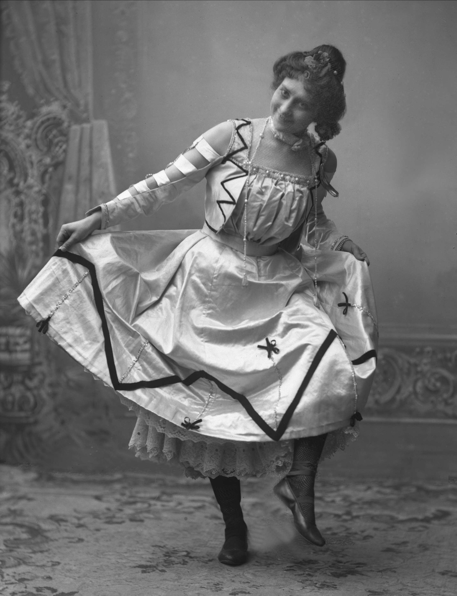 Gustav Borgen, Portrett, mrs Campbell. Variteartist(?)