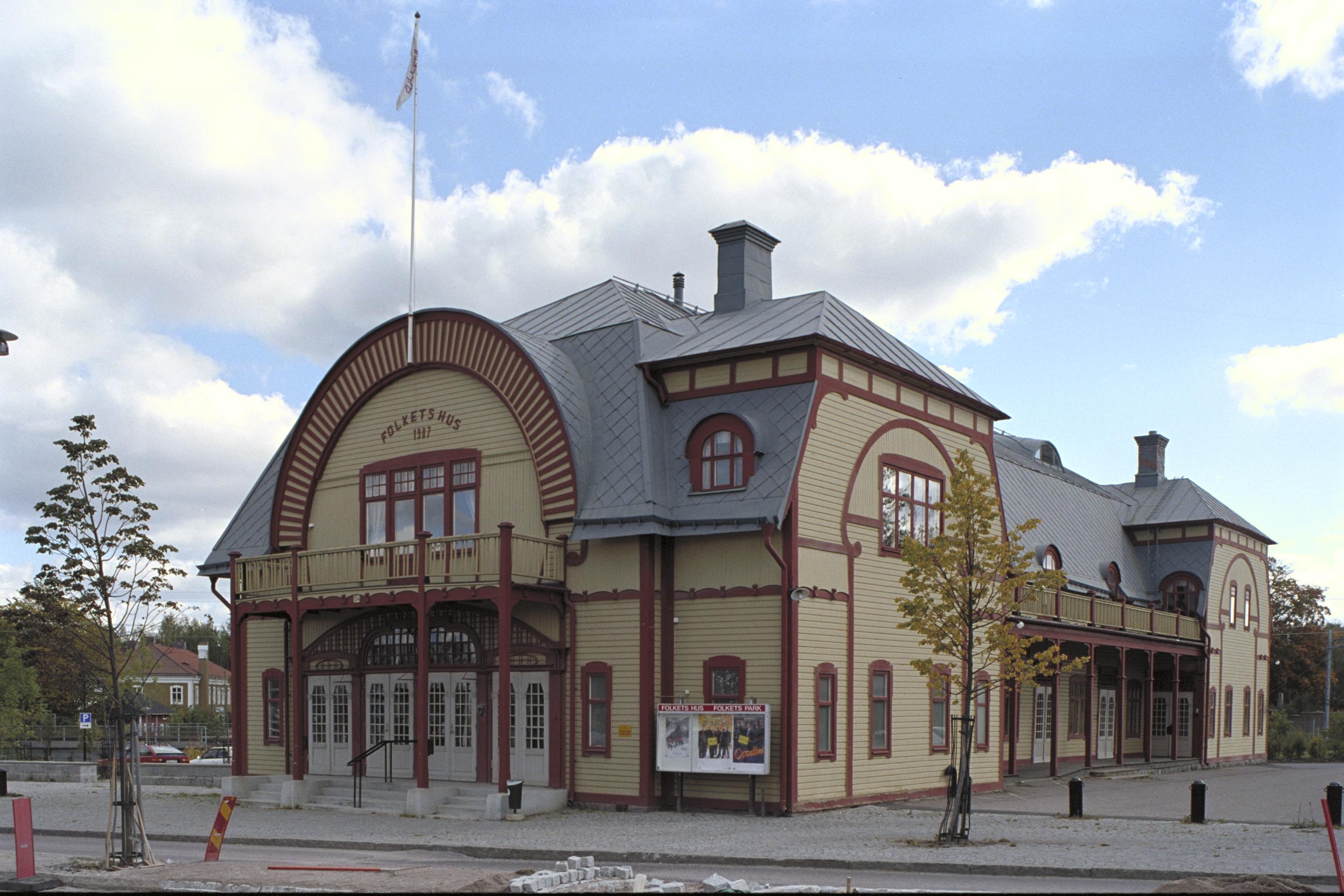 Bengt A Lundberg, Motala folkets hus