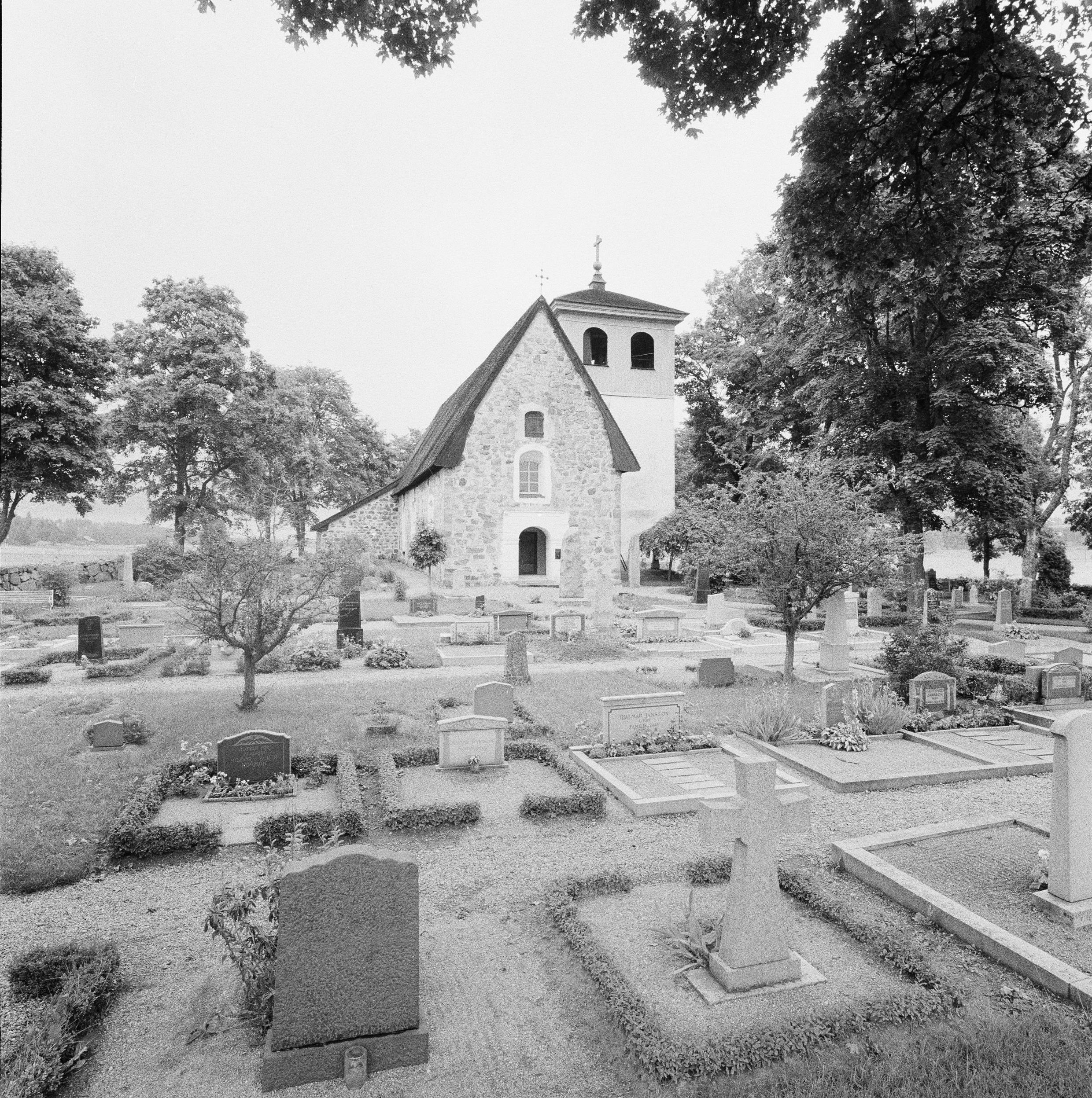 Nils Lagergren, Husby-Sjuhundra kyrka