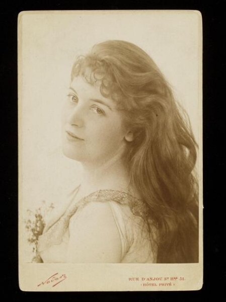 Unknown, Portrait of a lady. Cabinet card.