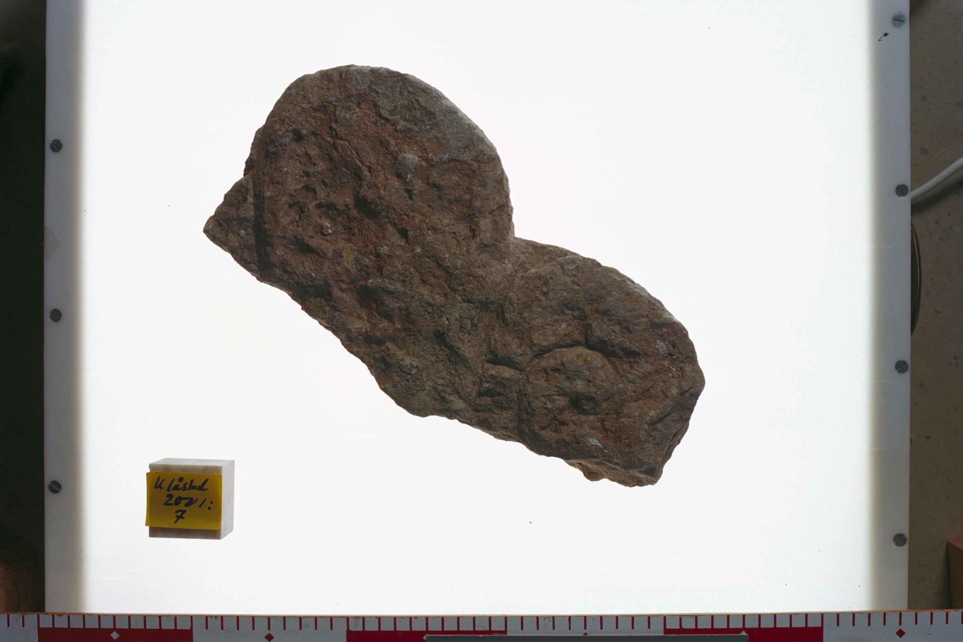 Bengt A Lundberg, ÖgNf2000 Klosterstad fragment med runor