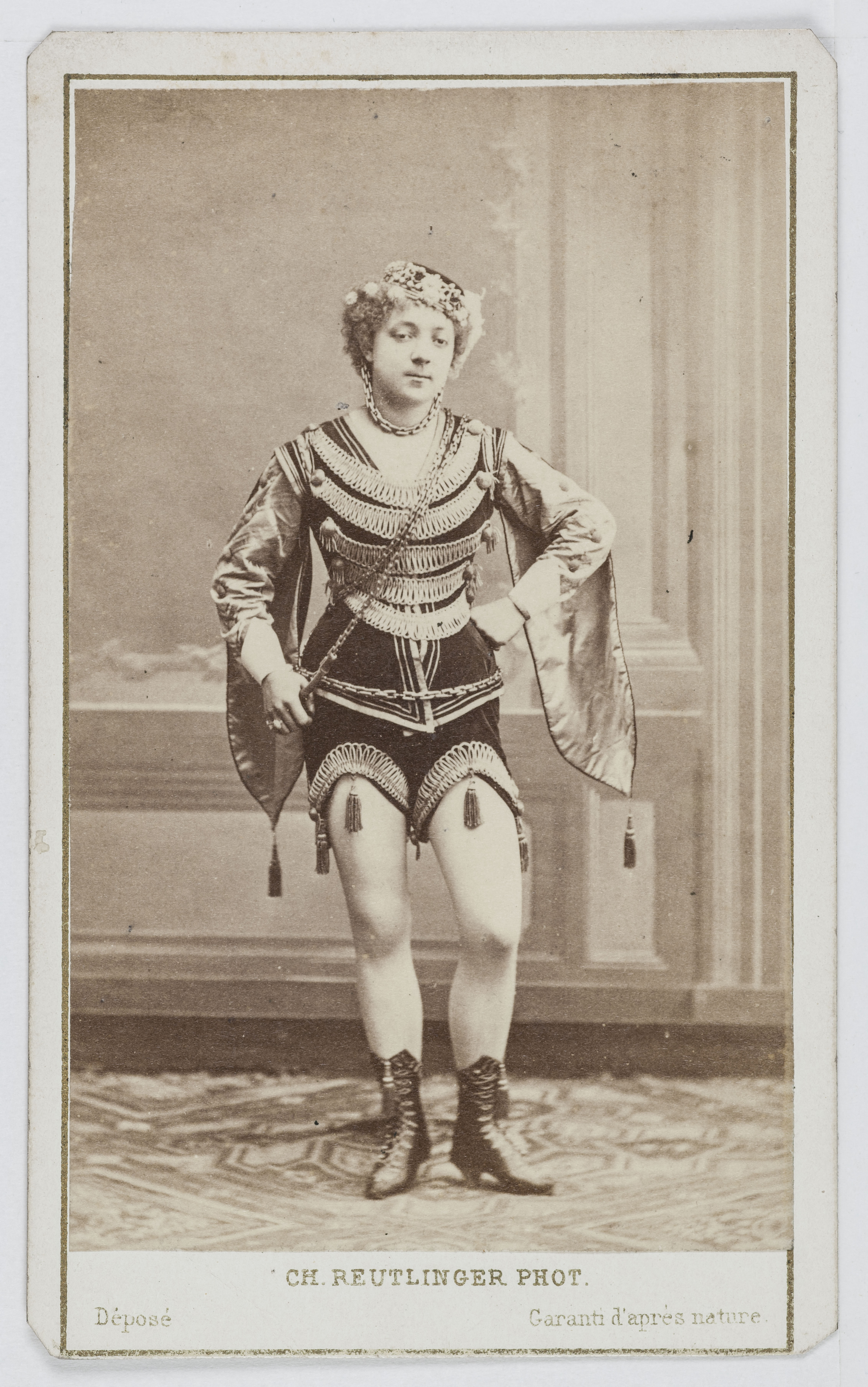 Charles Reutlinger, Portrait de Mademoiselle Goret, dite Mademoiselle Silly, sœur de Delval et actrice au Théâtre des Variétés en 1869 et au Théâtre de la Porte Saint Martin.