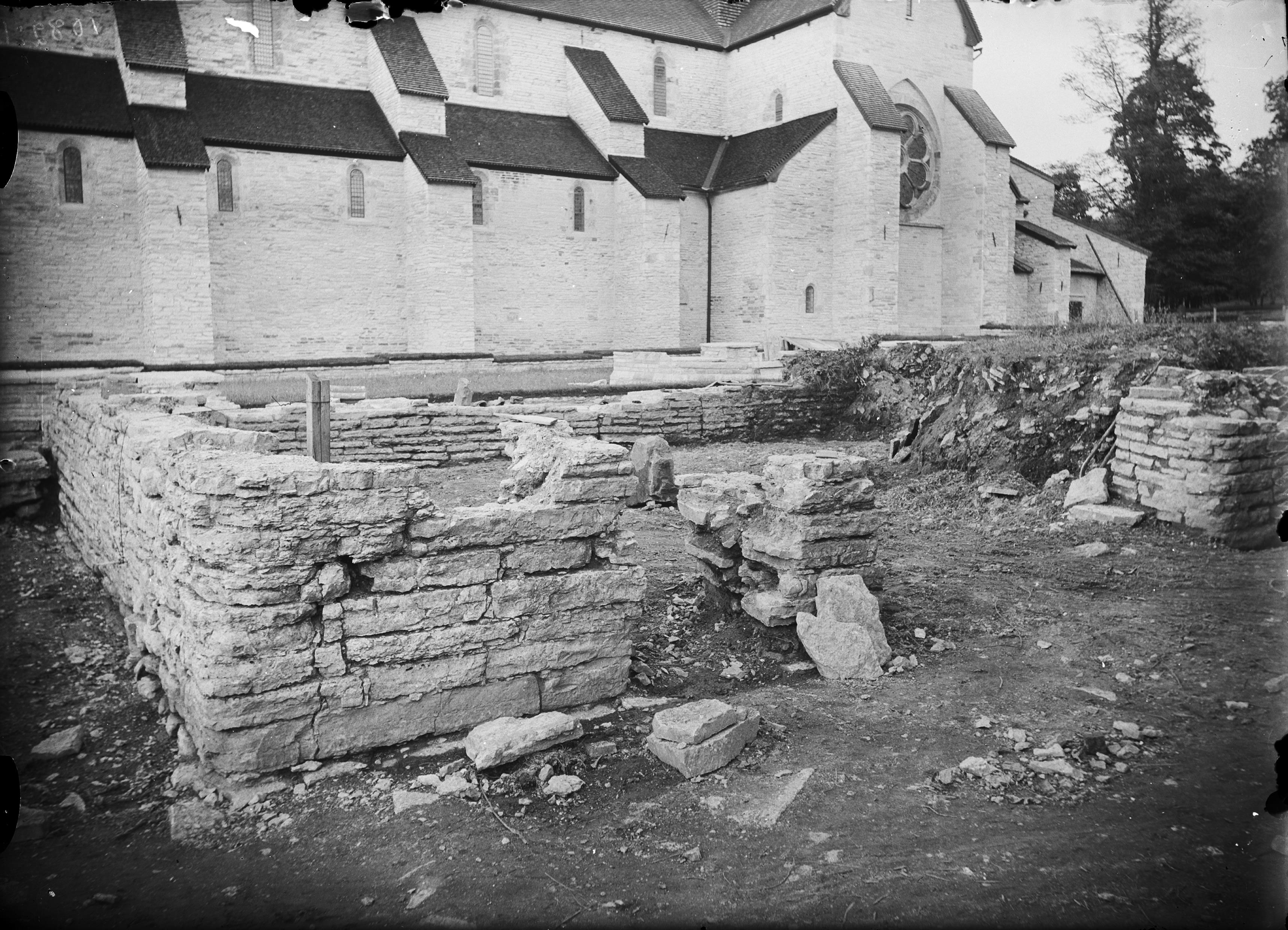 Axel Forssén, Varnhems klosterruin