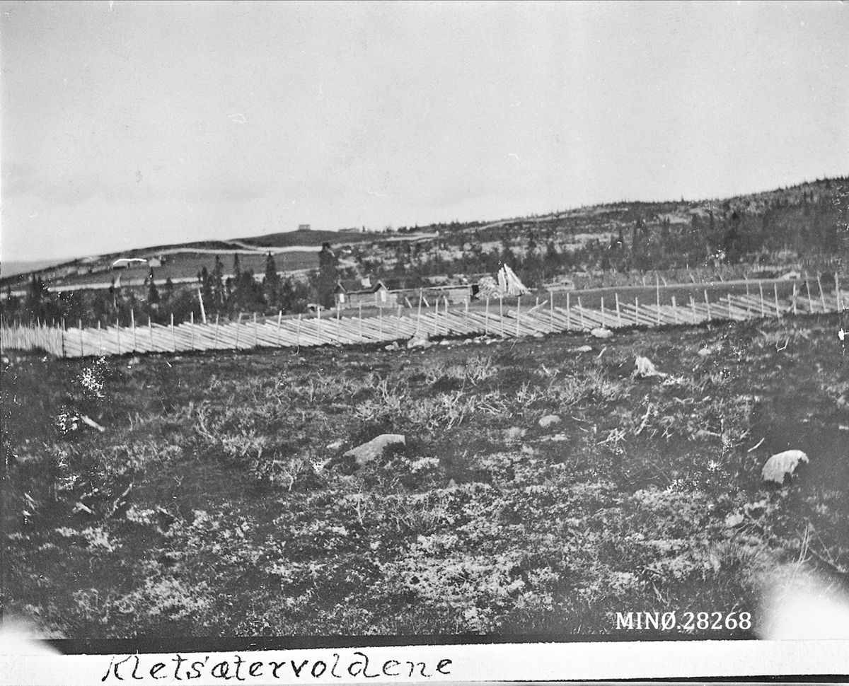 Rugsveen, Johan, Undseth, Setergrend. "Kletsætervoldene"