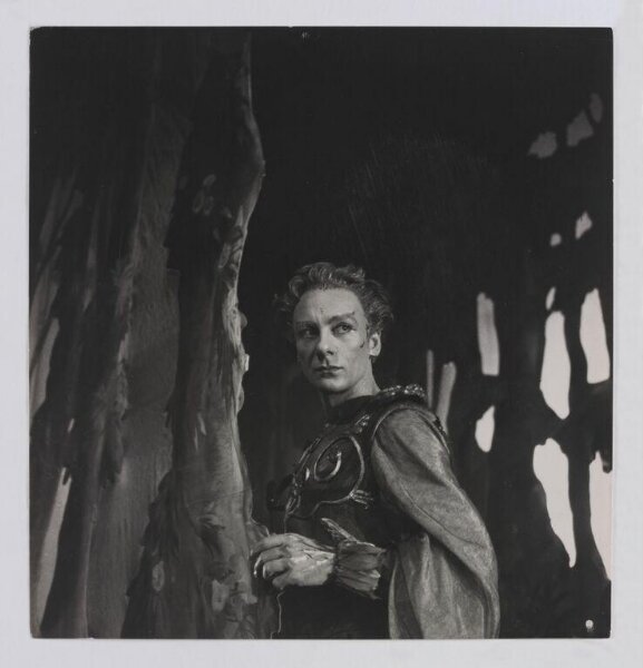 Beaton, Cecil (Sir), John Gielgud as Oberon
