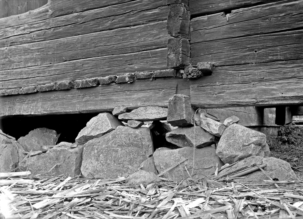 Paul Sandberg, Loge - now at the open-air museum Disagården - in original location, Gråmuren, Björklinge parish, Uppland