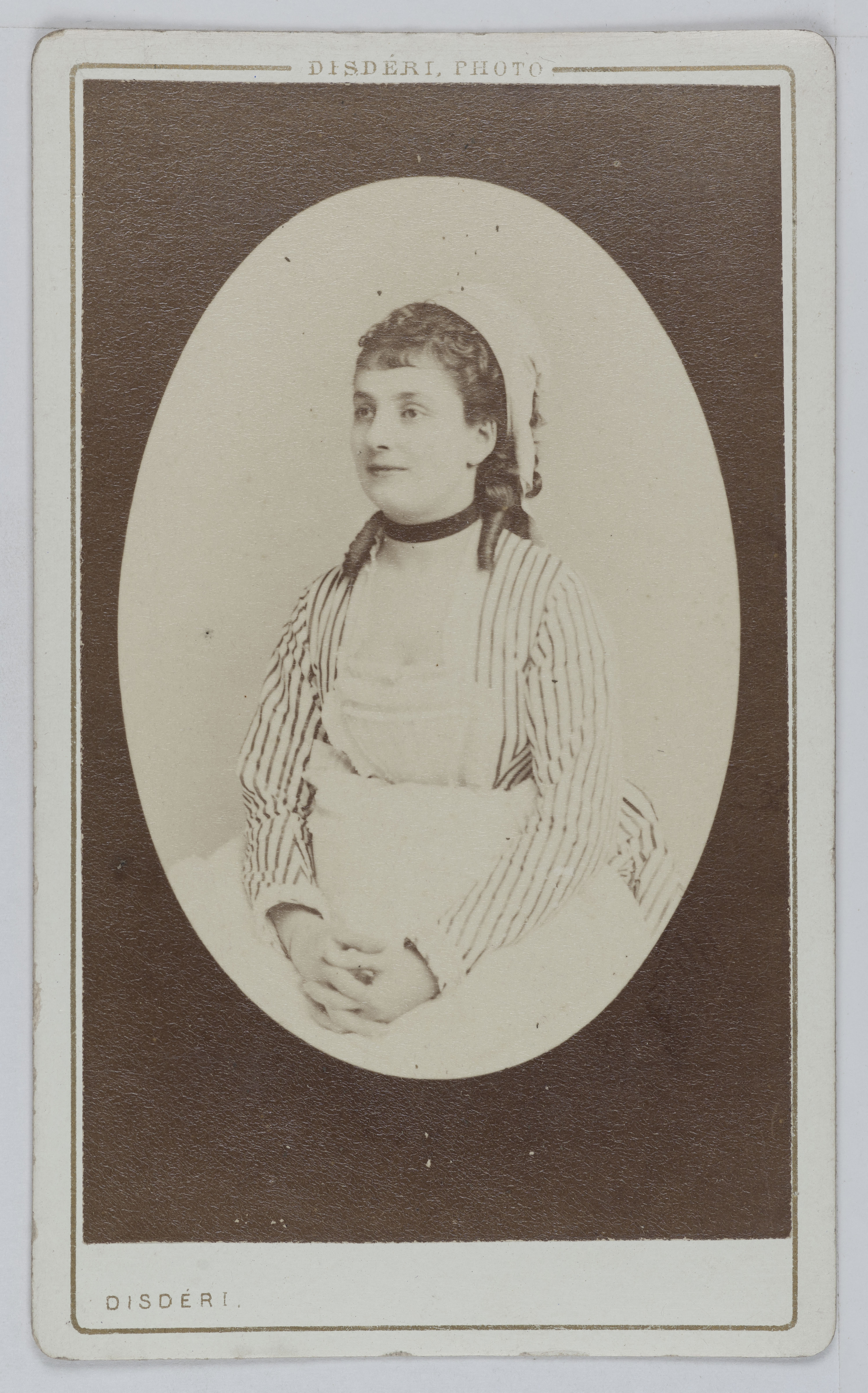 André-Adolphe-Eugène Disdéri, Portrait d'Augustine-Alexandrine Toulet (1849-1931), dite Alice Regnault, actrice de théâtre entre 1869 et 1880.
