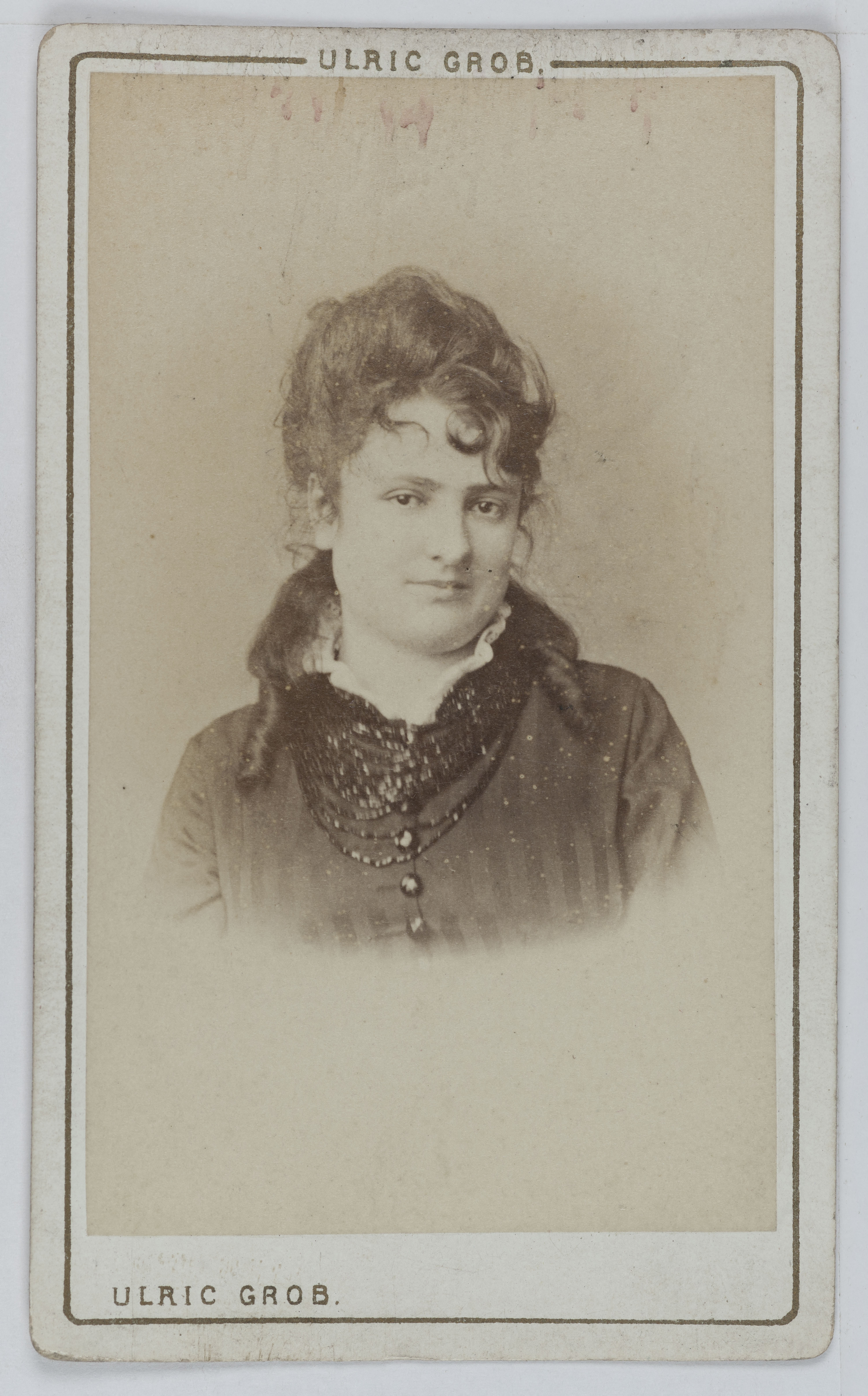 Ulric Grob, Portrait de Marie (ou Sarah) Raphaël, actrice au Théâtre des Folies Dramatiques entre 1874 et 1876.