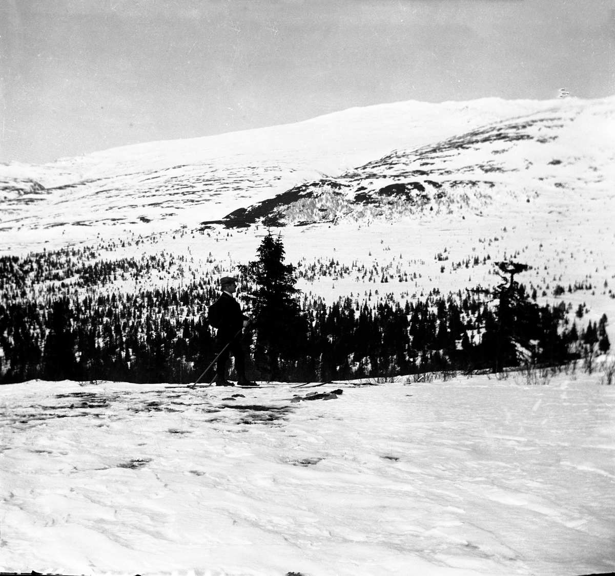 Anders O. Sørhuus, Mann på skitur