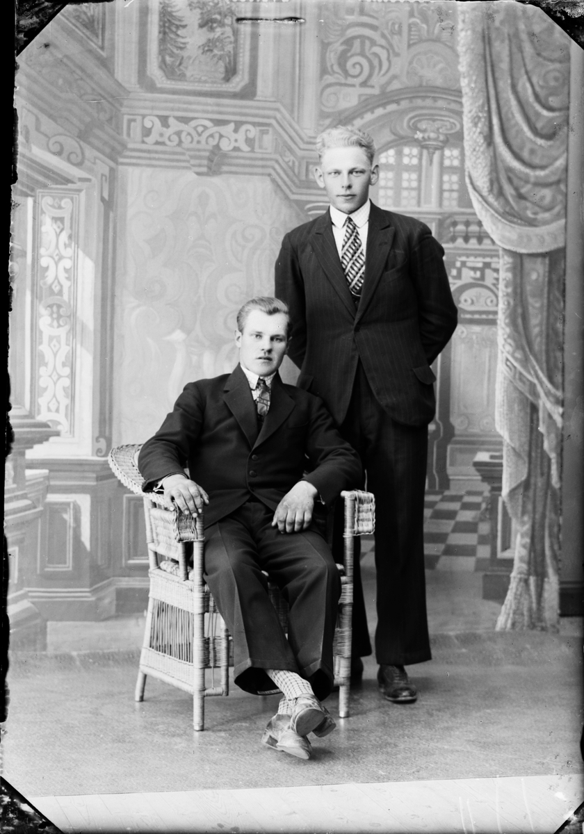 Skötsner-Edhlund, Två ungdomar från Simundö, Börstil socken, Uppland