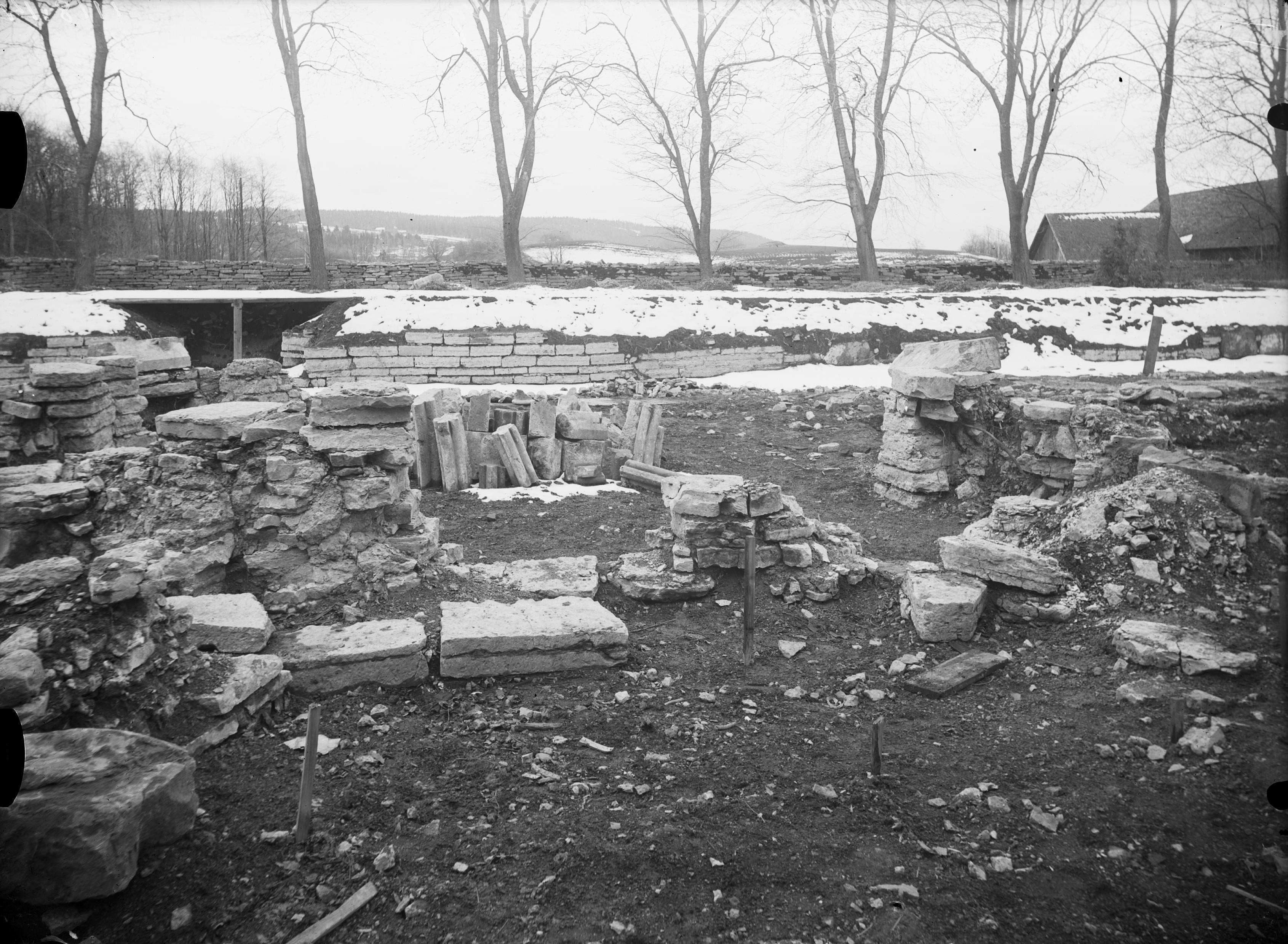 Axel Forssén, Varnhems klosterruin