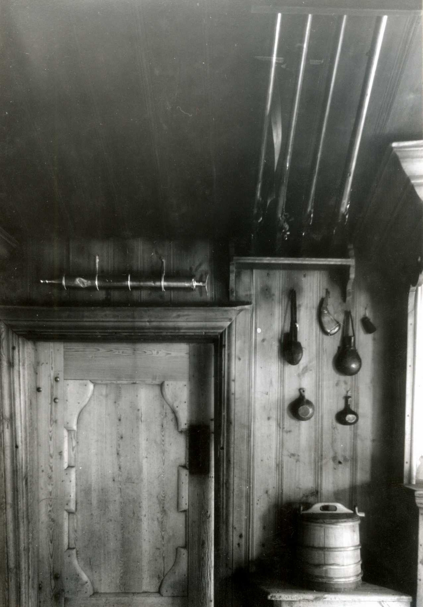 Gisle Midttun, Bjøntegård, Rendalen, Nord-Østerdal, Hedmark. Interiør. Nå på Glomdalsmuseet.