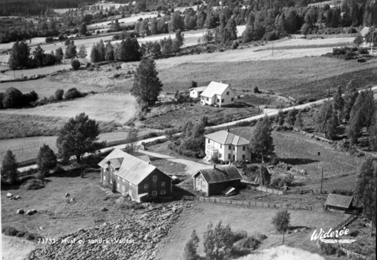 Widerøes Flyveselskap A/S, FLYFOTO HVAL ØVRE SØNDRE, VALLSET, POSTKORTNEGATIV
