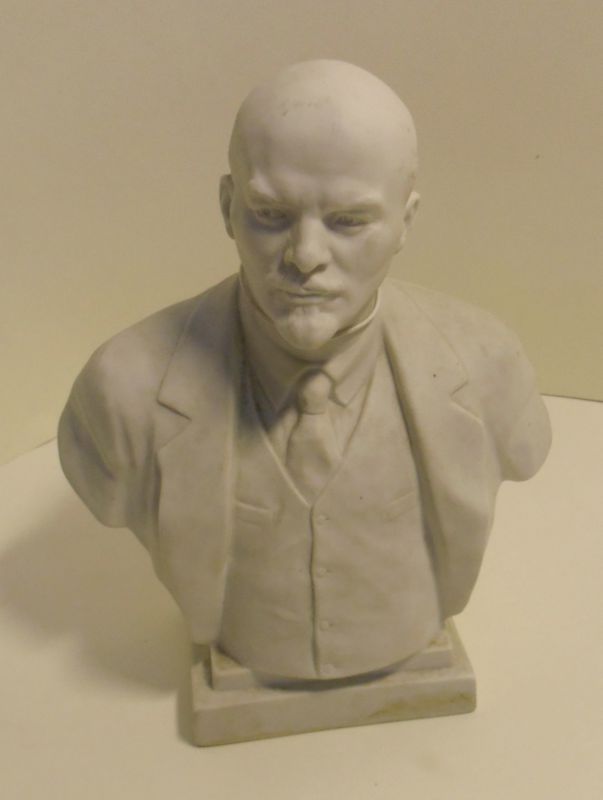 Unknown artist, Vladimir Uljanovi (LENIN) kipsist rinnakuju