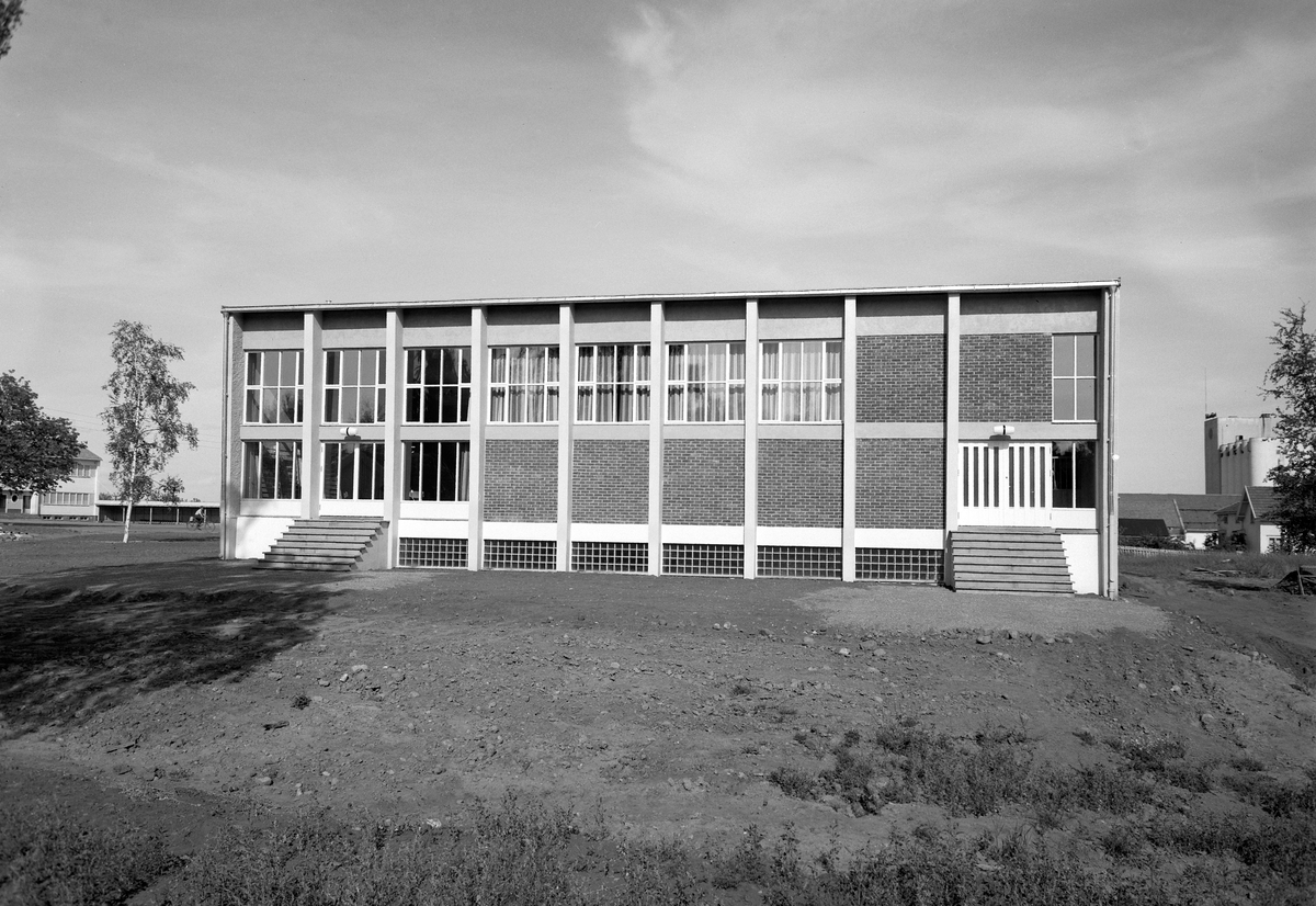 Anno Domkirkeodden, EKSTERIØR: STANGE KOMMUNALE REALSKOLE, GYMNASTIKKSAL, SVØMMEHALL
