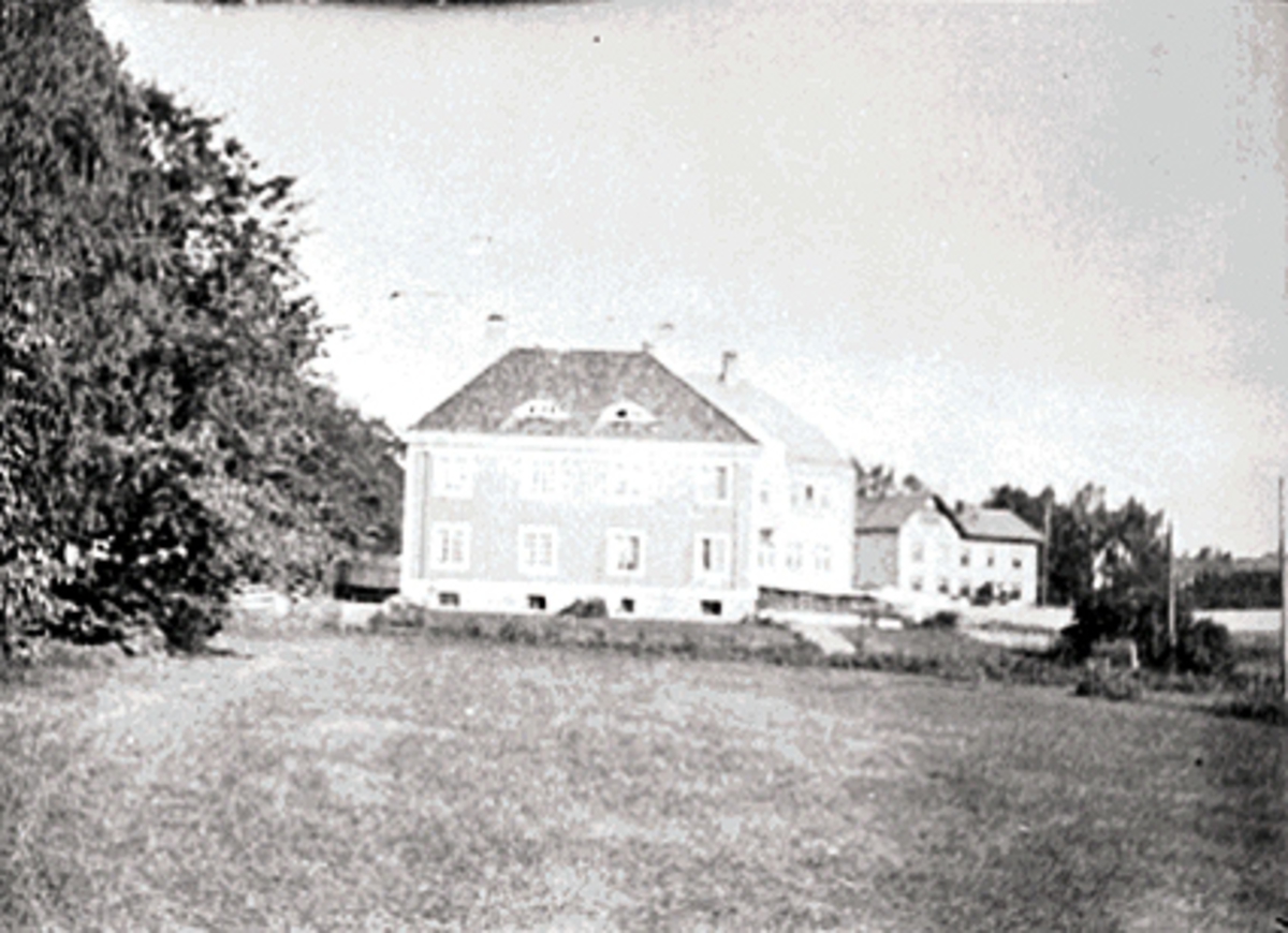 Anno Domkirkeodden, OVERSIKT FRA VENSTRE FURNESVEGEN 17 ER JACOBINE ERICHSENS MINDE FRA 1913, BARNEHJEMMET, HAMAR SYKEHUS