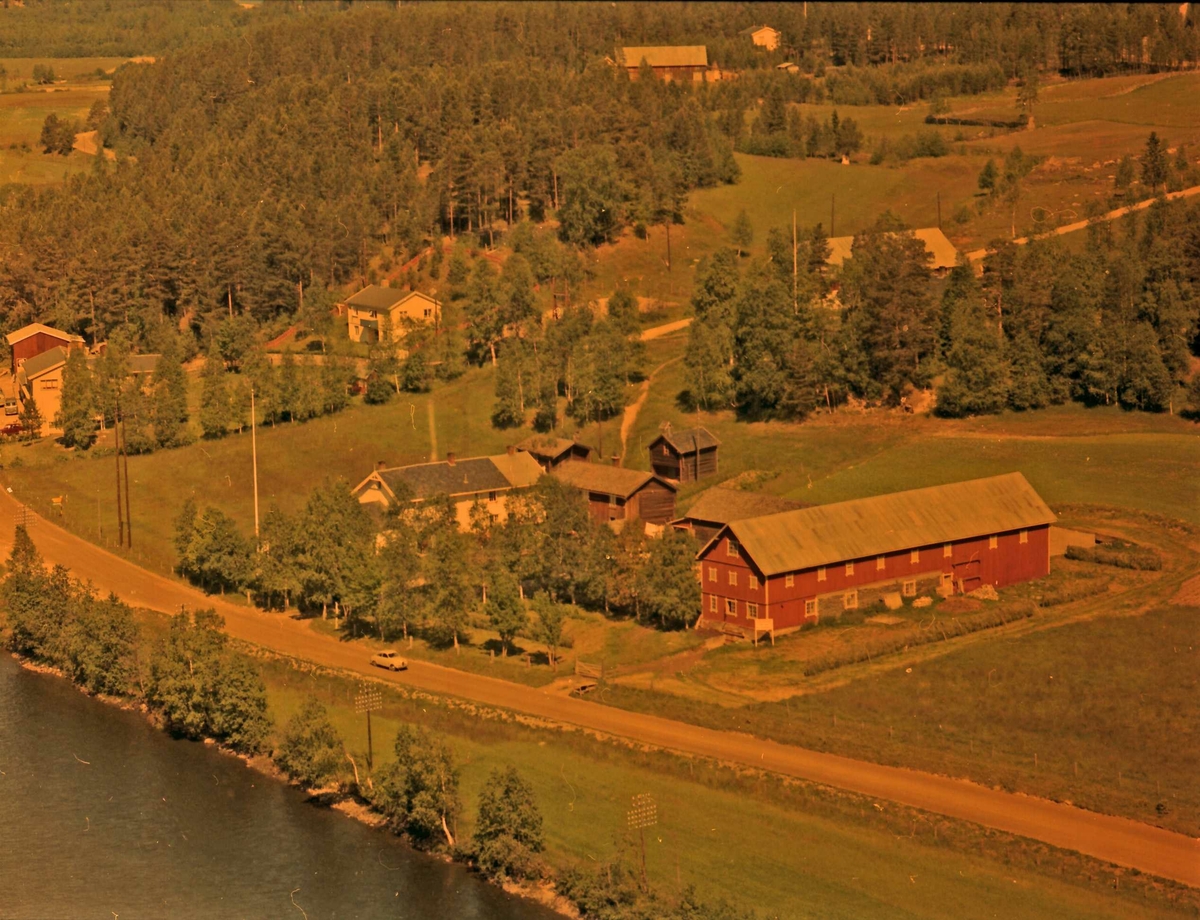 Widerøes Flyveselskap A/S, Gårdsbruk (Gjelten Gård).