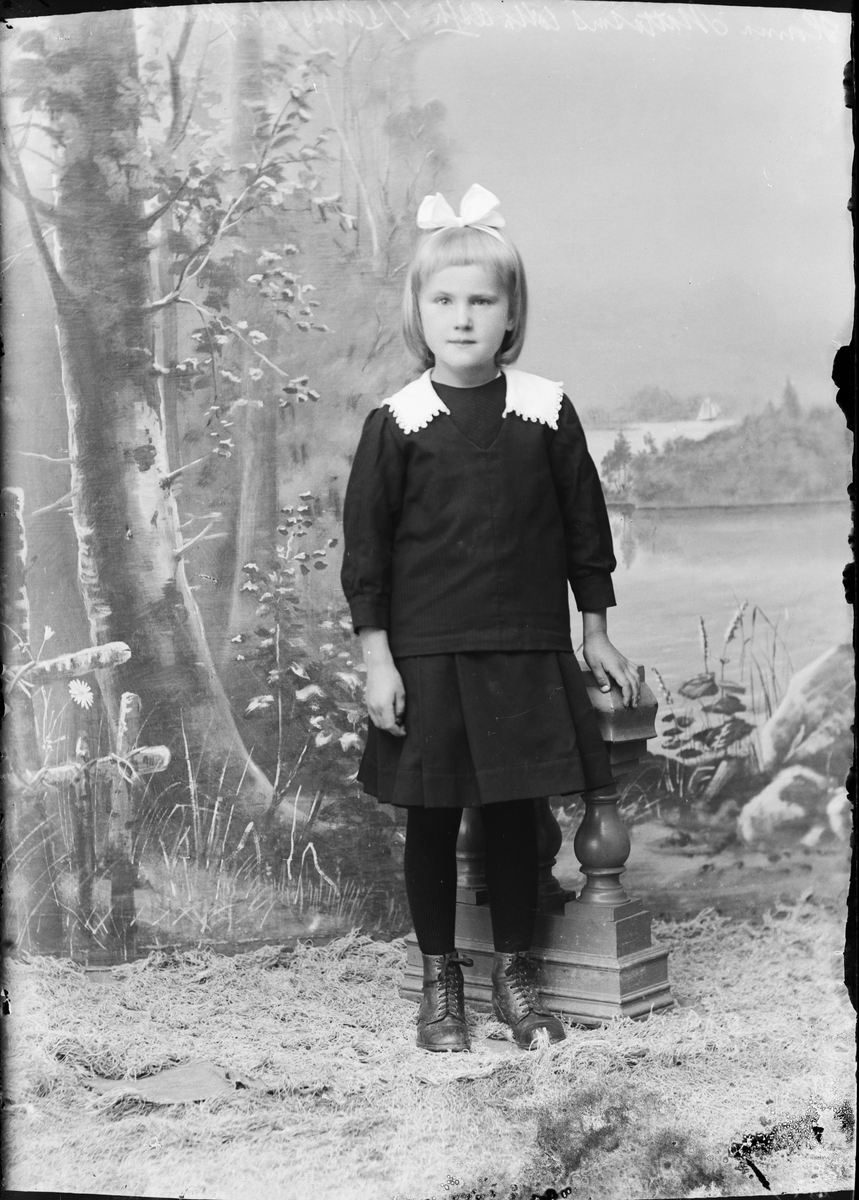 Skötsner-Edhlund, Ateljéporträtt - barn till Hanna Mattsson från Östhammar, Uppland