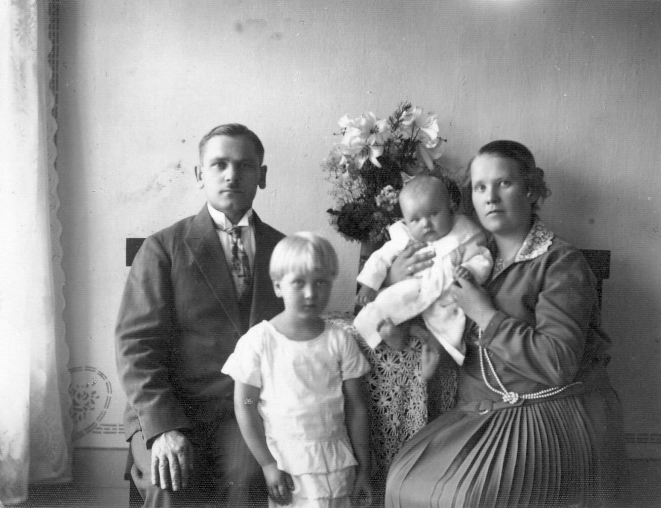 Viktorija Bortkevičiūtė, Prekybininko J. Grigaliūno šeima