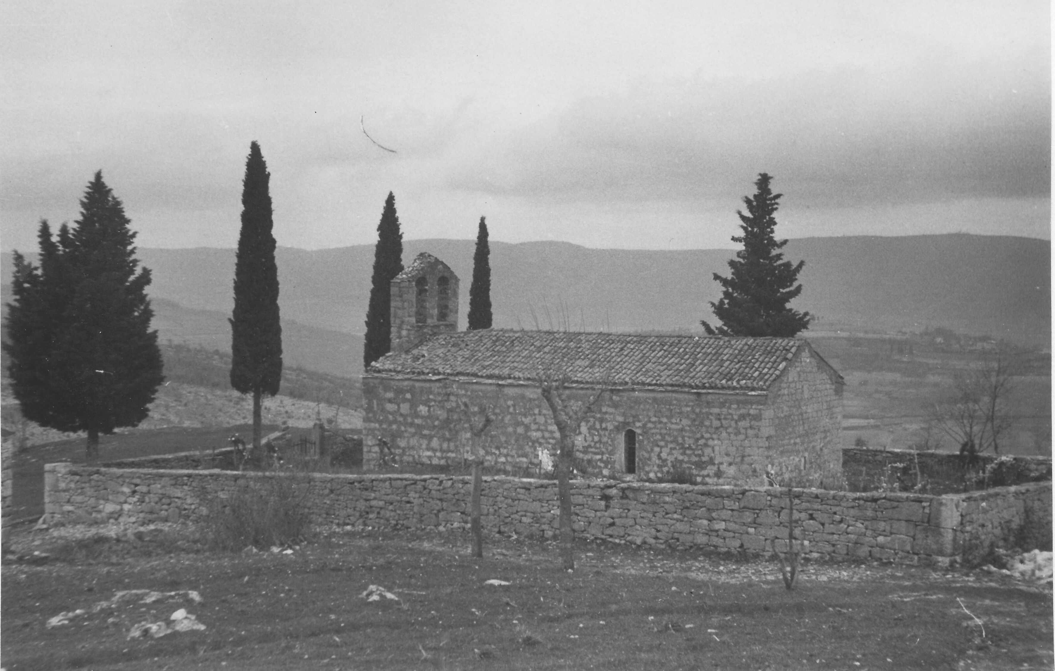 Branko Fučić, Rakotule (Vižinada), kapela sv. Nikole na groblju, vjerojatno iz 14. stoljeća, vanjština, pogled s jugoistočne strane