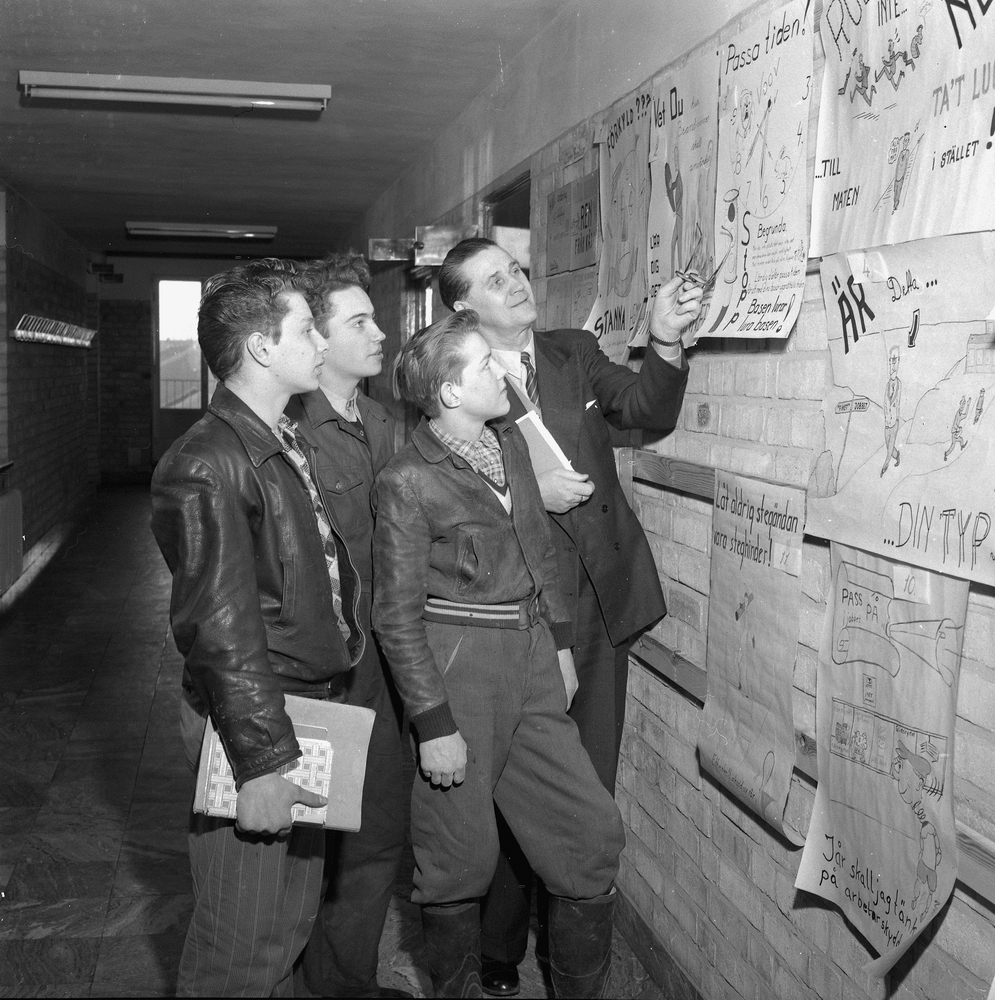 Örebro Kuriren, Verkstadsskolans affischmålning. 4 mars 1955