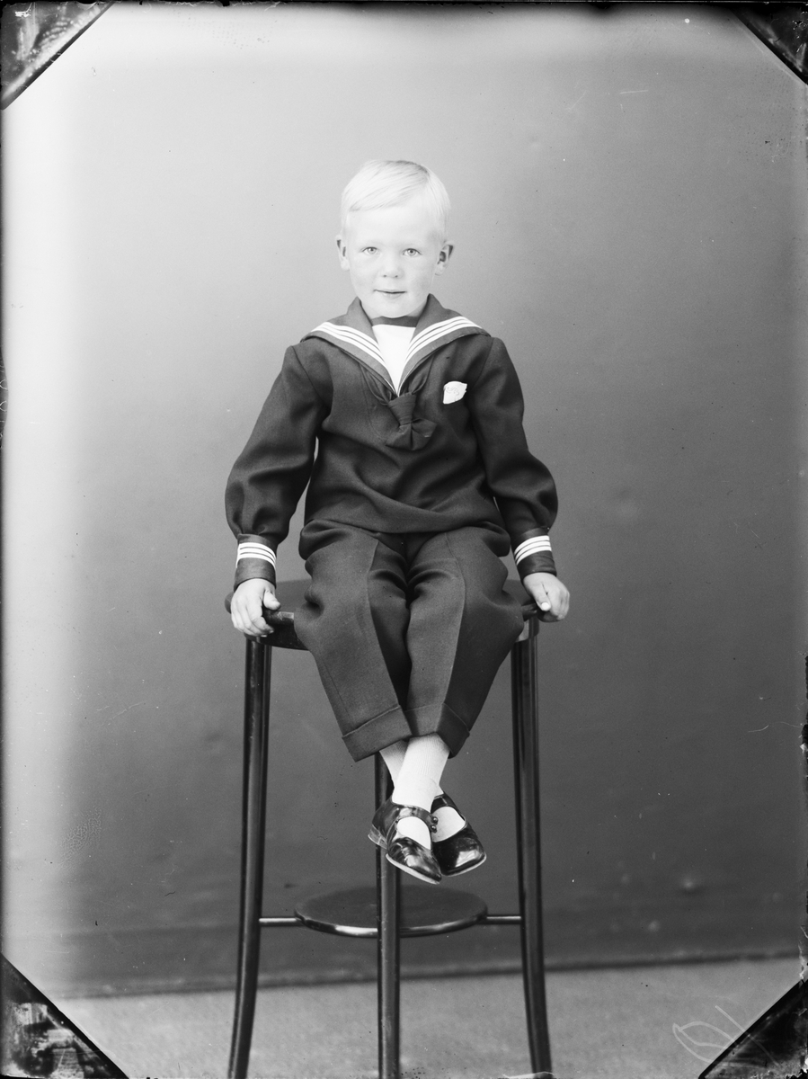 Skötsner-Edhlund, Ateljé Portrait - Boy, Östhammar, Uppland