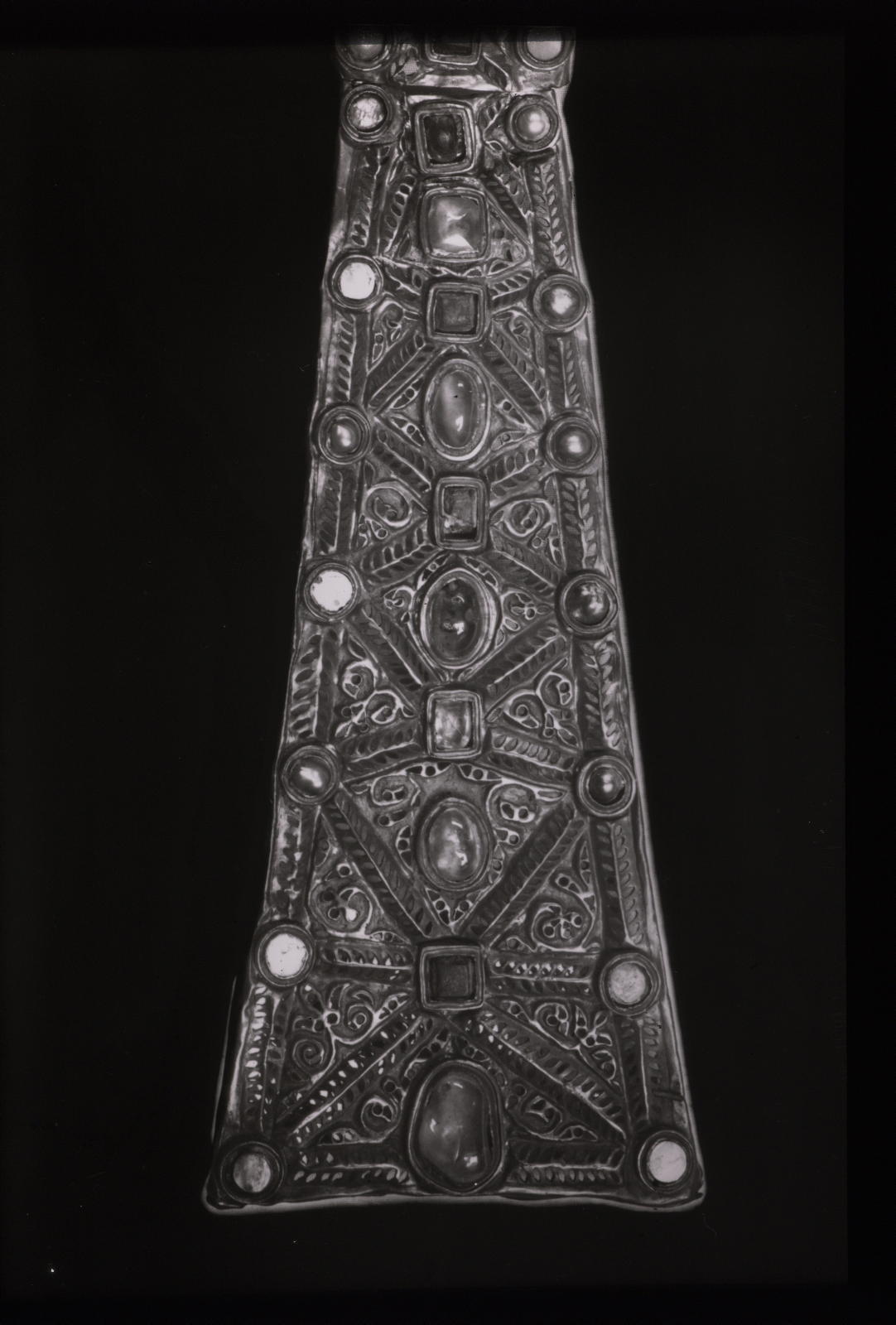Desconegut, Brazo de cruz procesional del tesoro de Guarrazar (Mus. Arq. Madrid) Espasa Calpe