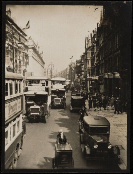 Hoppé, Emil Otto, Oxford Street