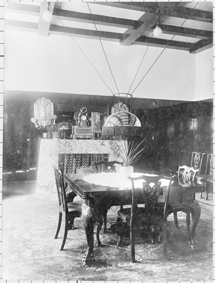 Anonym, Wohnung Wilhelm und Martha Hirsch, Pilsen, Pacheho 6 (Plachygasse 6), Tschechische Republik, Speisezimmer