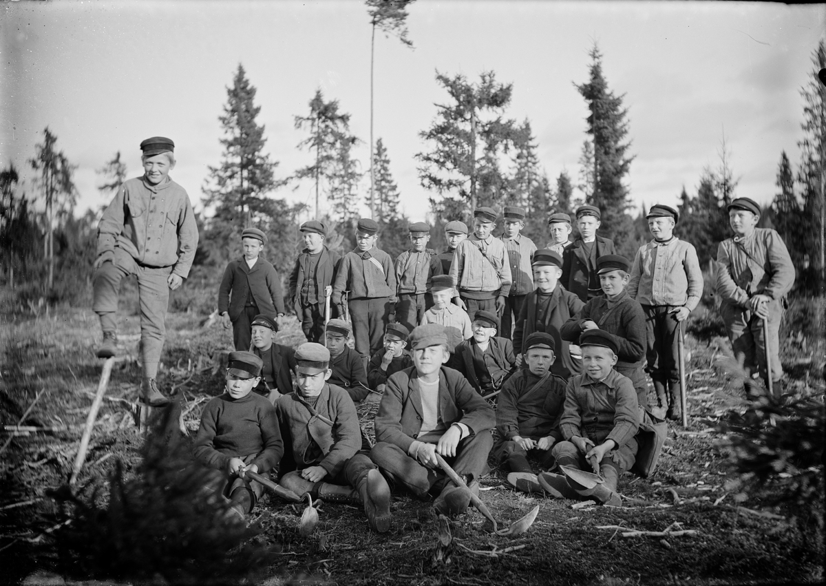 St Joseph, School boys on forest sowing, Berge, Timå parish, Medelpad 1911