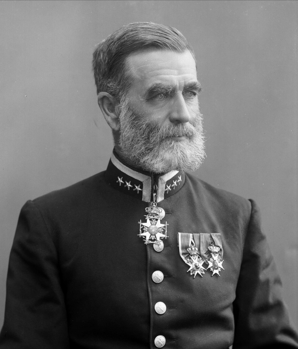 Gustav Borgen, Portrett, Olaf Wilhelm Petersen (1841-1909), i uniform som sjef for Krigsskolen.
