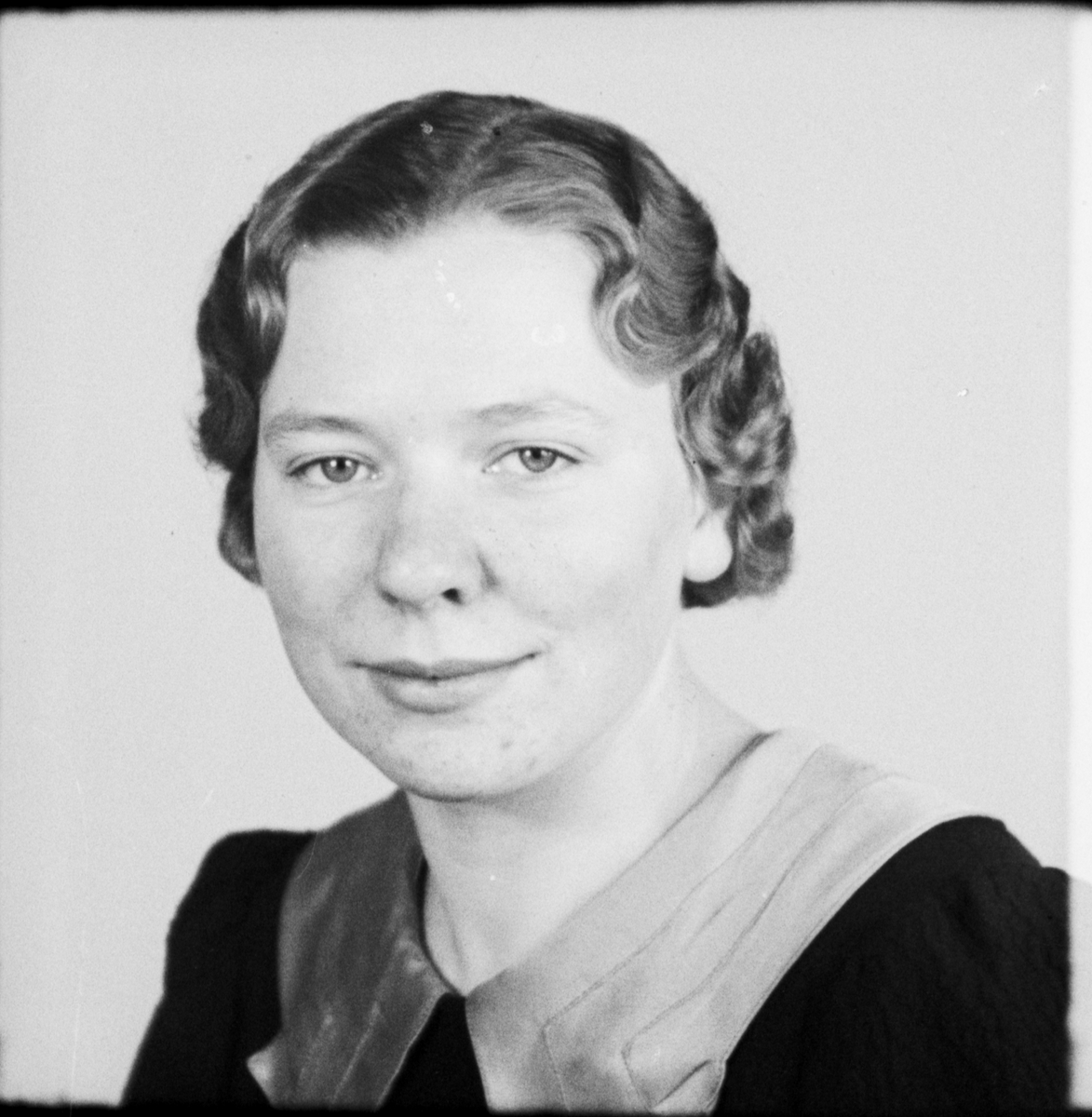 Skötsner-Edhlund, Ateljéporträtt - kvinna, Östhammar, Uppland, 1936