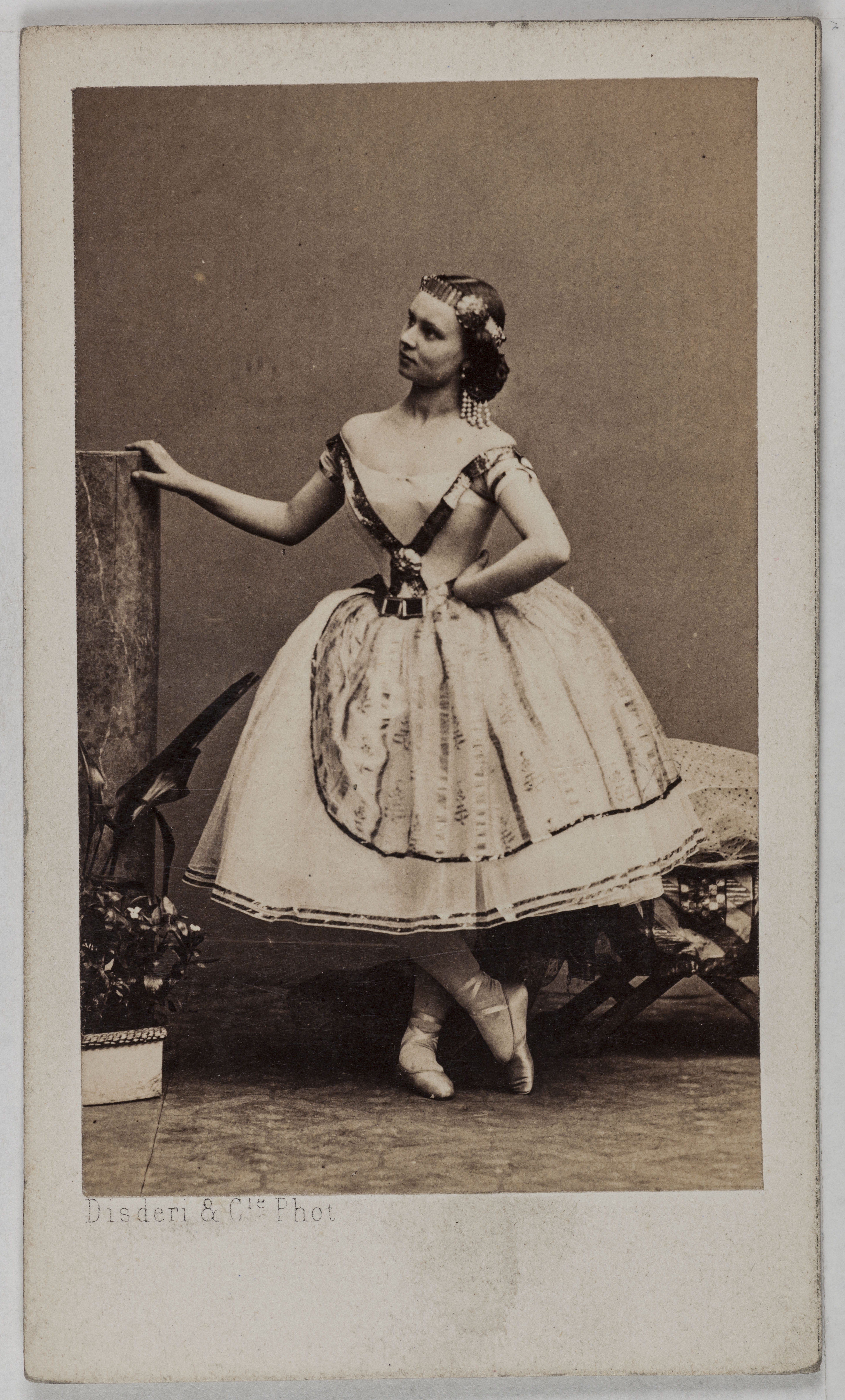 Disderi & Cie, Portrait de Jousse (danseuse à l'Opéra)
