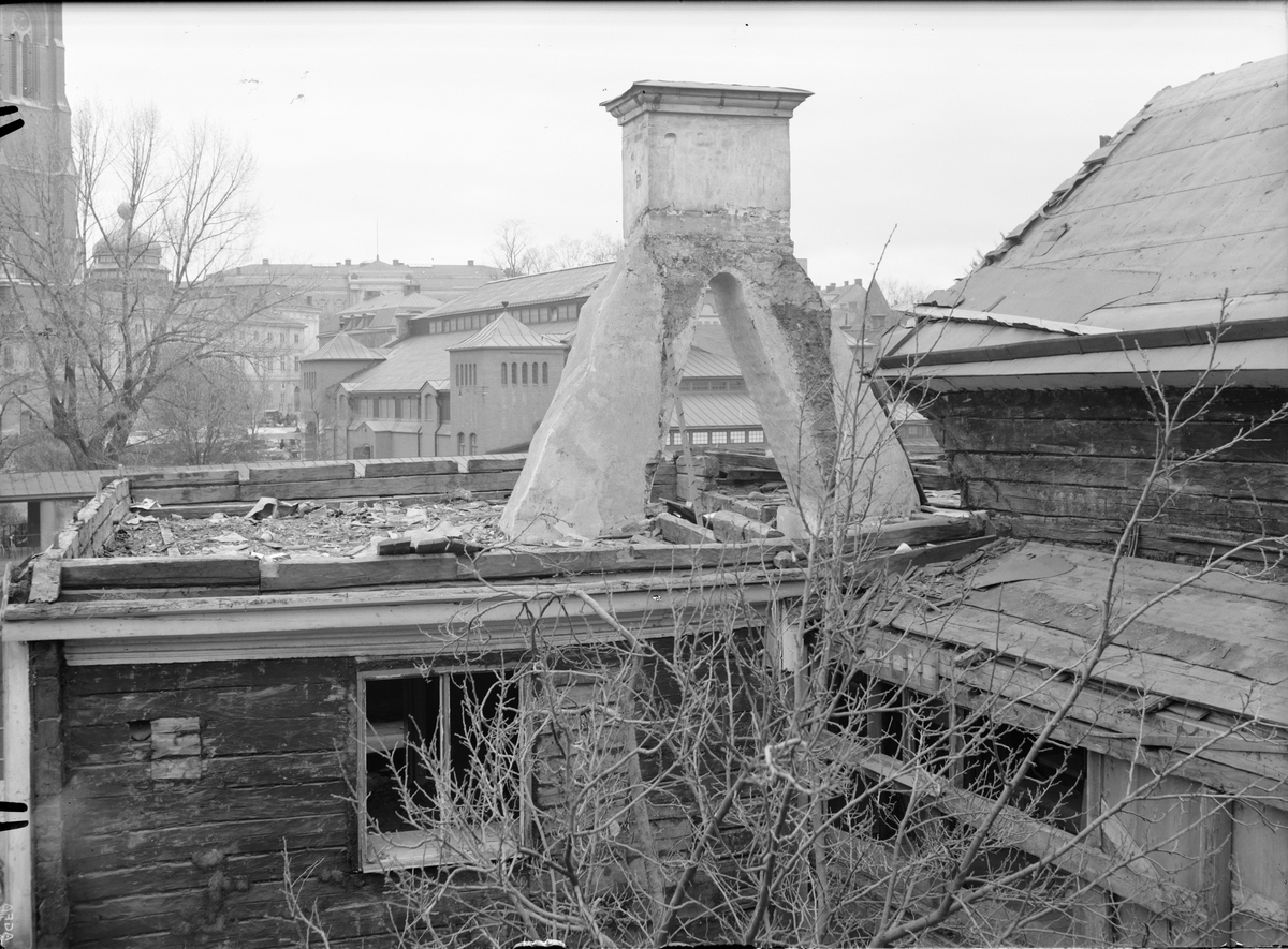 Paul Sandberg, Rivning av bostadshus, Klostergatan - Östra Ågatan 15, Uppsala oktober 1935