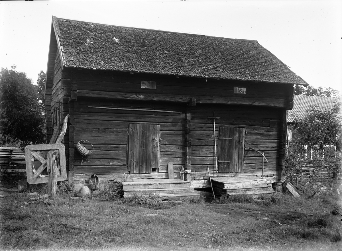Paul Sandberg, Överkragande dubbelbod - Viktor Jansson, Västra Tvärnö, Hargs socken, Uppland, sannolikt 1920-tal
