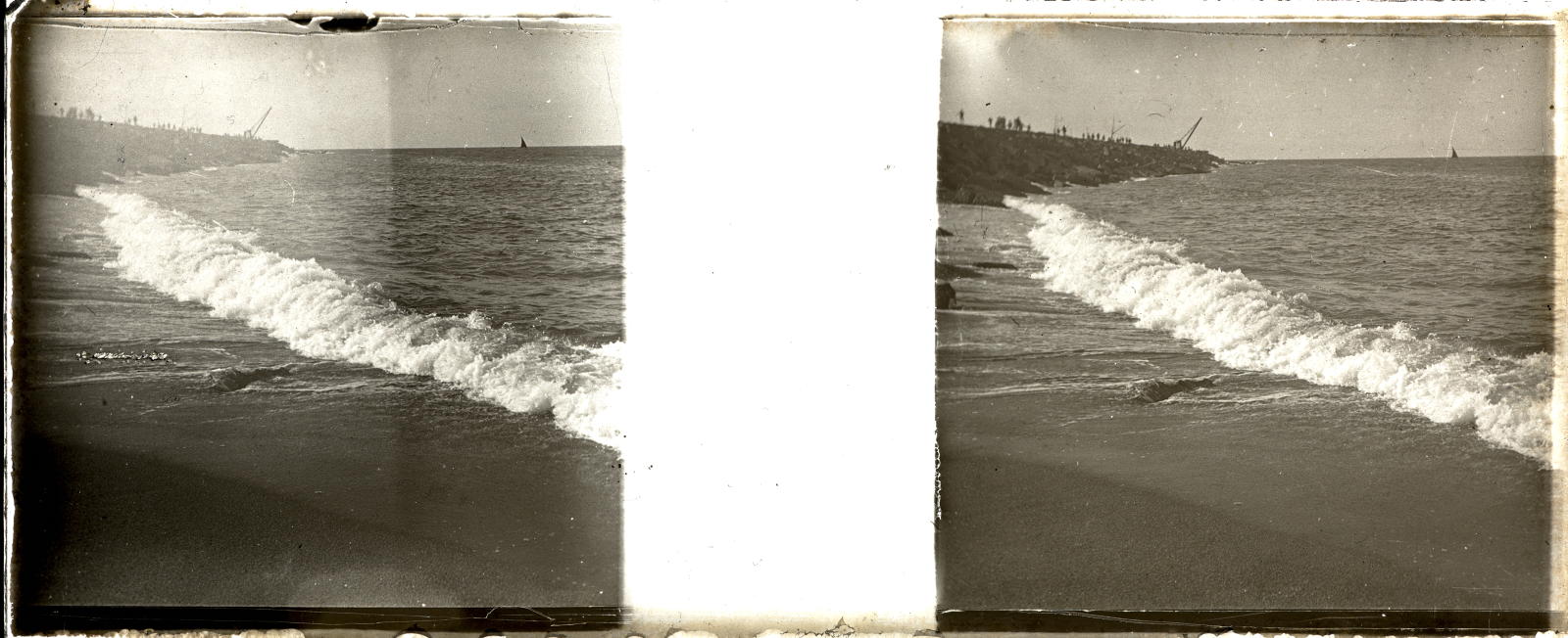 Desconegut, [Wave on the beach]