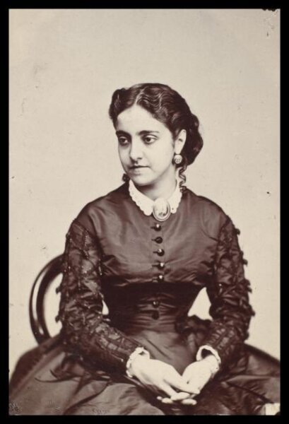 London Stereoscopic and Photographic Company, Guy Little Theatrical Photograph
