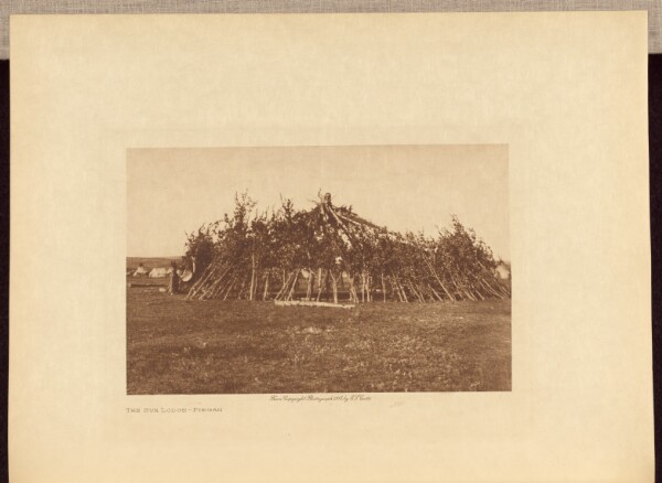 Edward S. Curtis, The Sun-lodge - Piegan