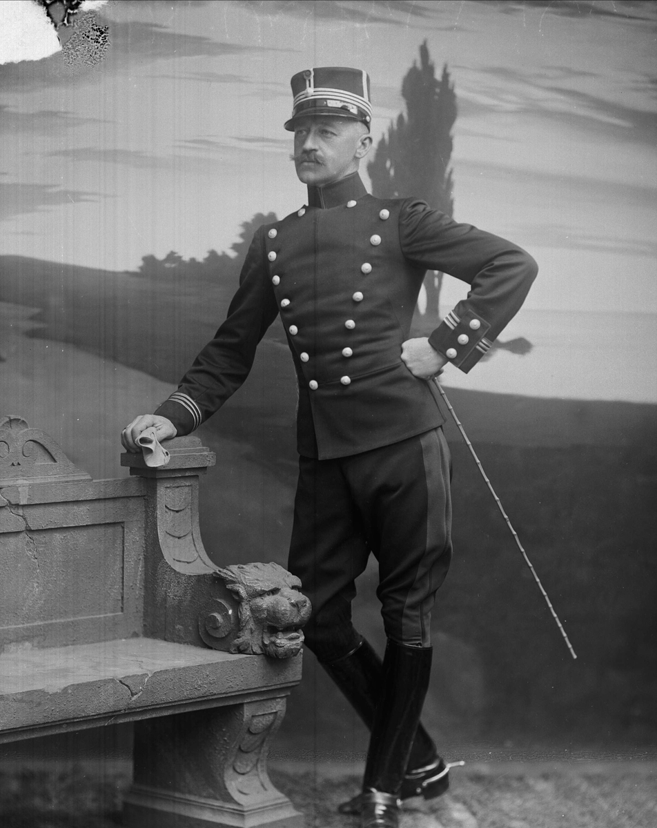 Gustav Borgen, Portrett, Christian Fredrik Michelet i uniform som rittmester ved kavaleriet.