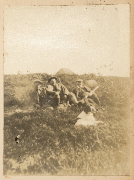 Unknown, [Two men and dog]