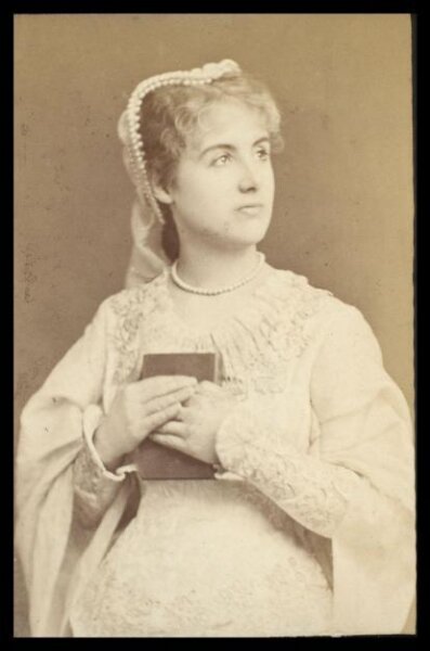 London Stereoscopic and Photographic Company, Guy Little Theatrical Photograph