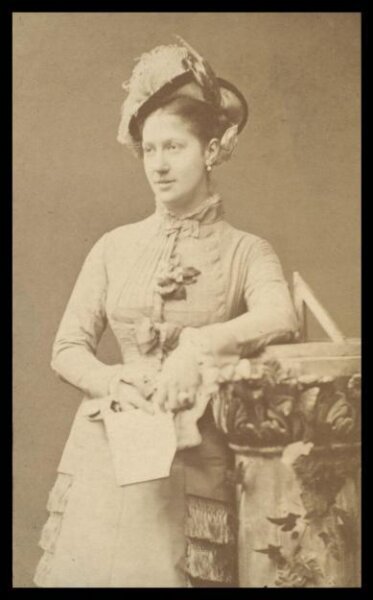 London Stereoscopic and Photographic Company, Guy Little Theatrical Photograph