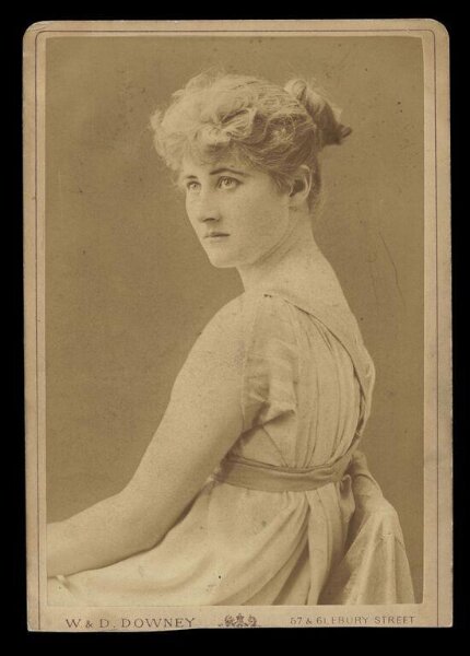 W. & D. Downey, Portrait of Miss Mary Anderson as Parthenia in 'Ingomar The Barbarian'