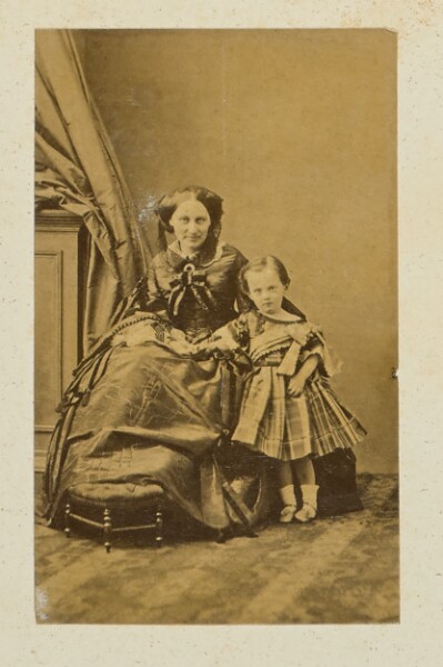 Unknown, [Portrait of a woman and young girl]