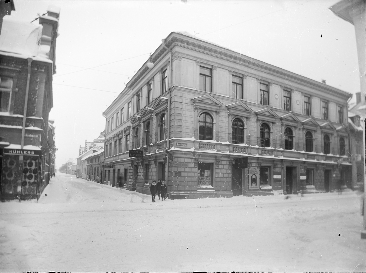 Henri Osti's Fotografiateliér, Upsala Ångqvarn AB:s byggnad på Vaksalagatan 5, kvarteret Lejonet, Uppsala 1917