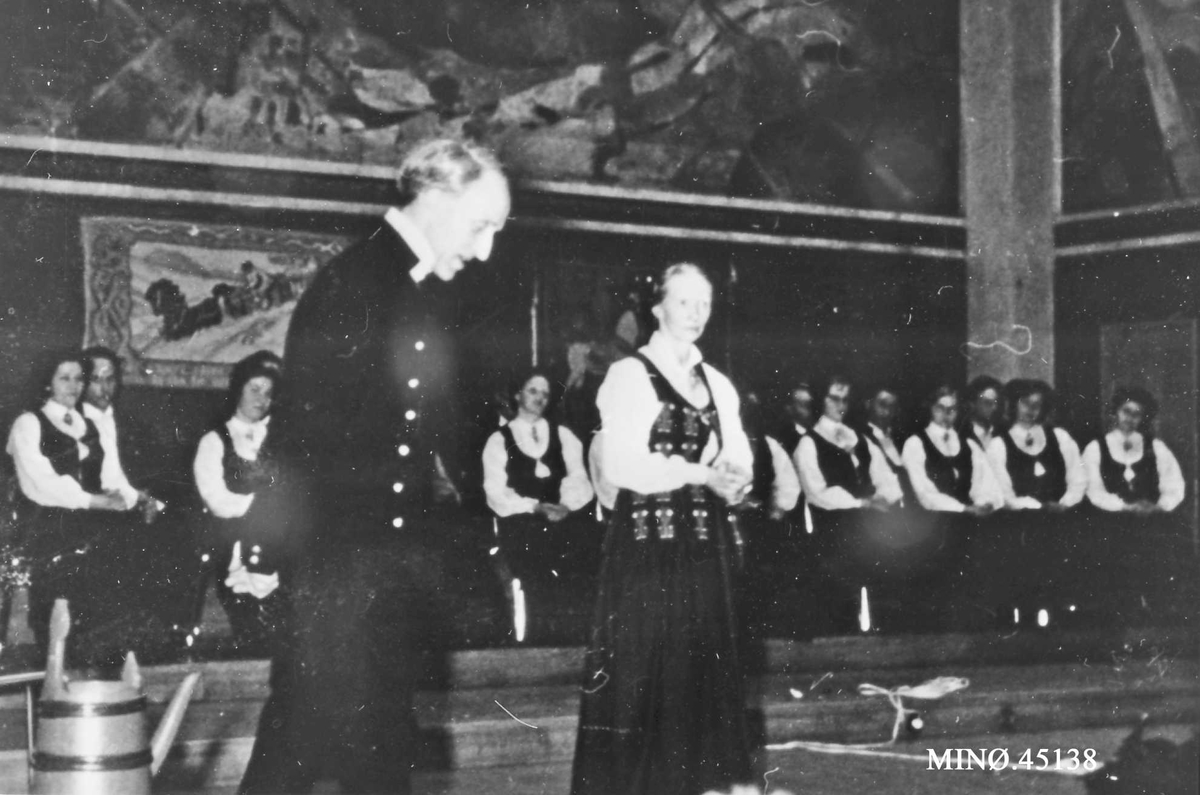 Ukjent, Berit Vang Moen og Egil Storbækken i Universitetsaulaen 1961