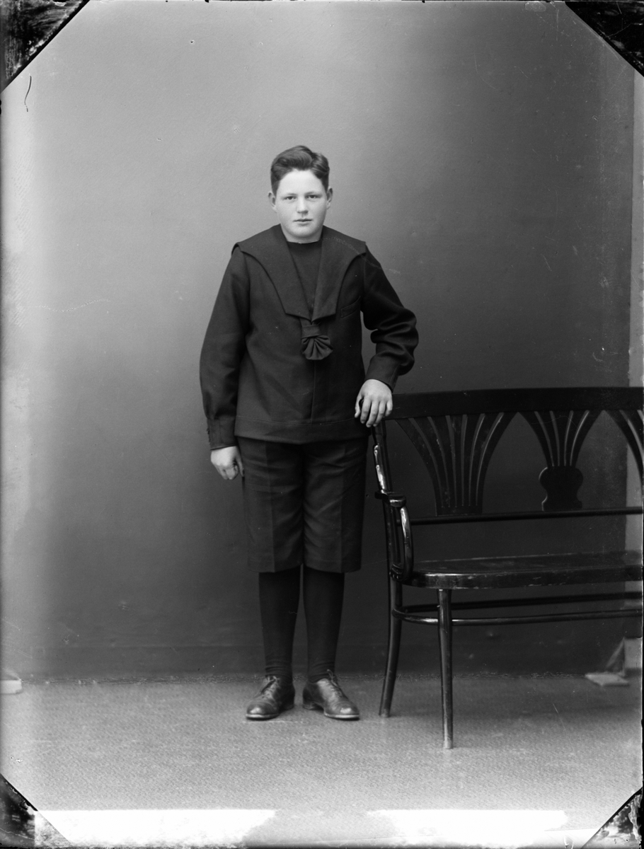 Skötsner-Edhlund, Barnporträtt - pojke, Östhammar, Uppland