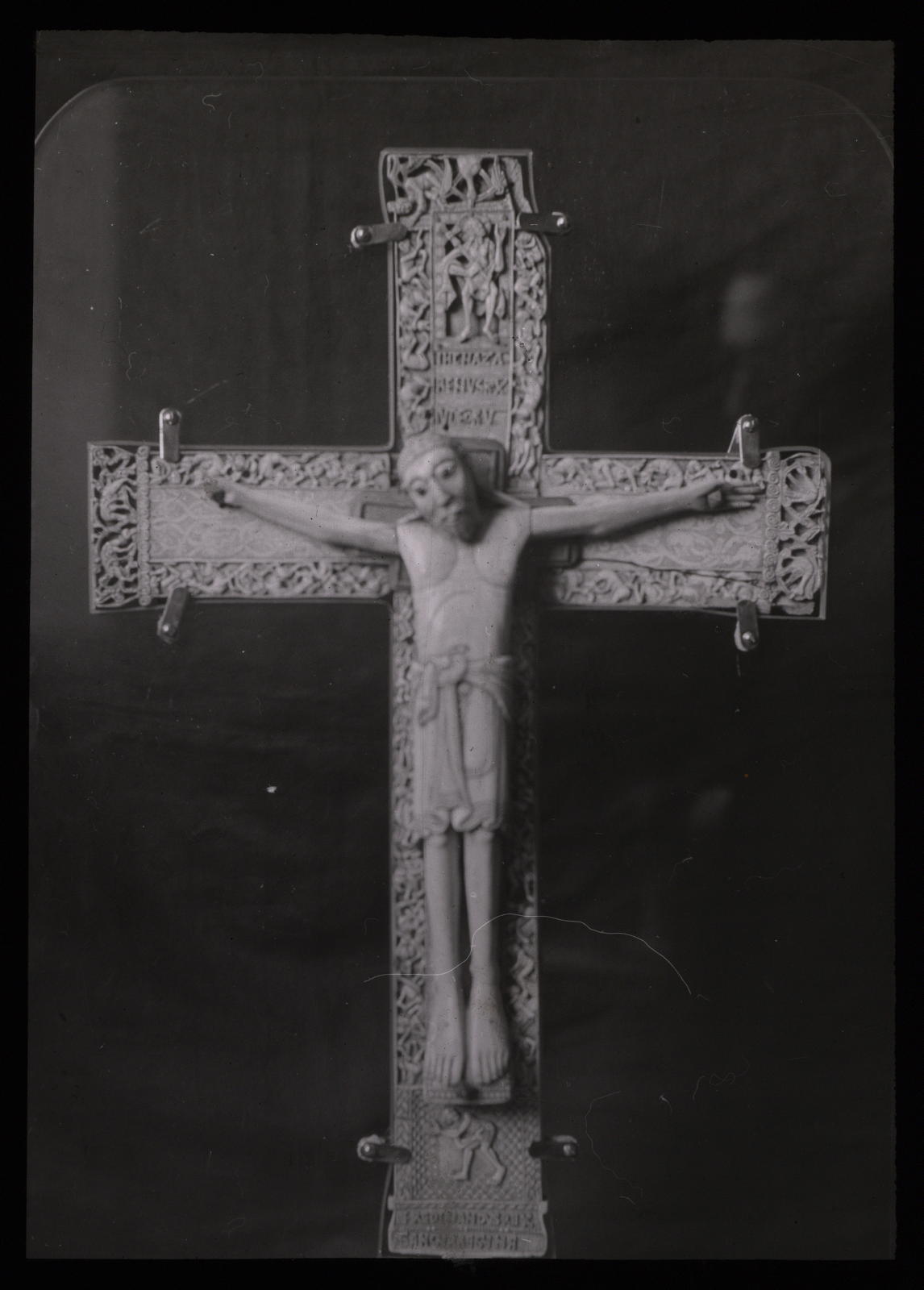 Desconegut, Cross marfil Fernando Sancha y doña. (Mus. Arq. Madrid) Sword Calpe
